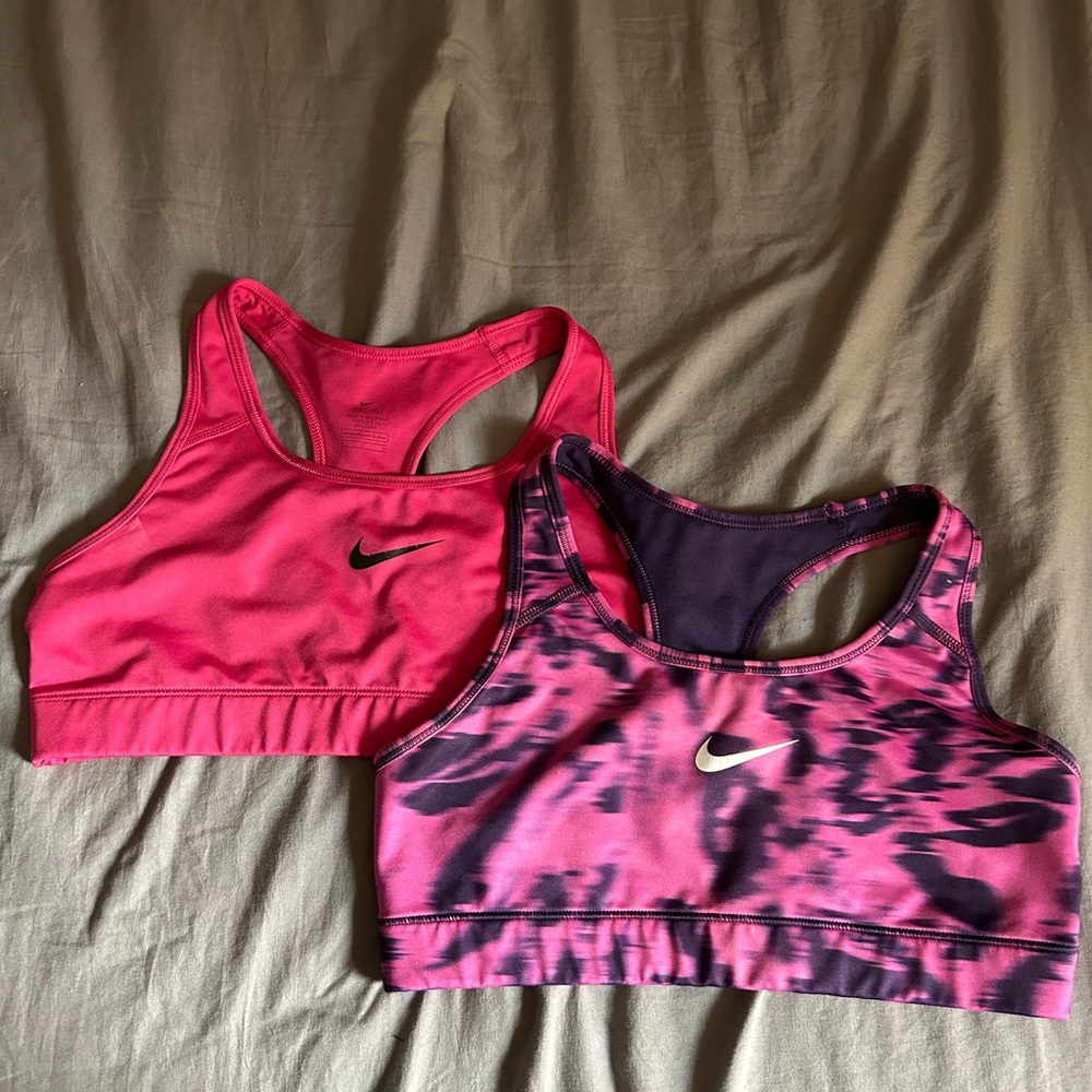 Nike sports bras in size medium, 15 each or 25 for both!